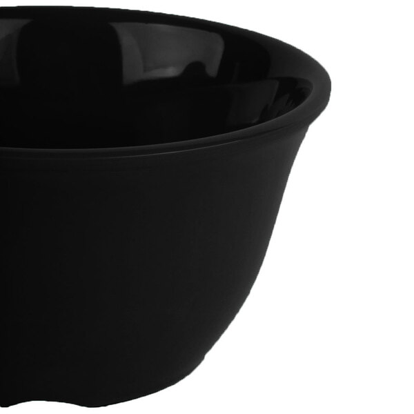 A close up of a black GET Elegance bowl.
