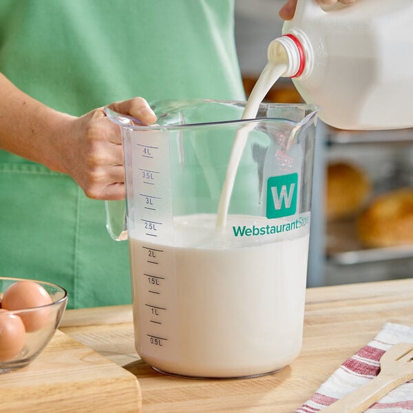 WebstaurantStore 4 Qt. (16 Cups) Clear Plastic Measuring Cup