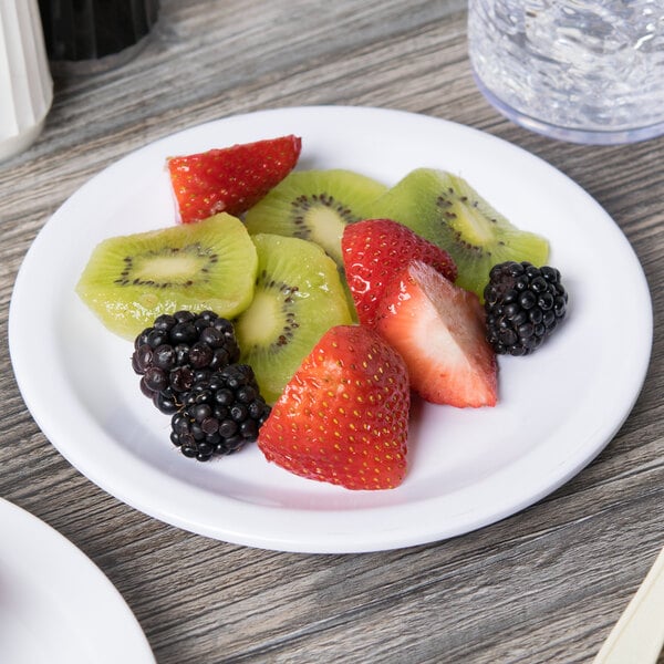 A Carlisle white melamine pie plate with a slice of fruit pie on it.
