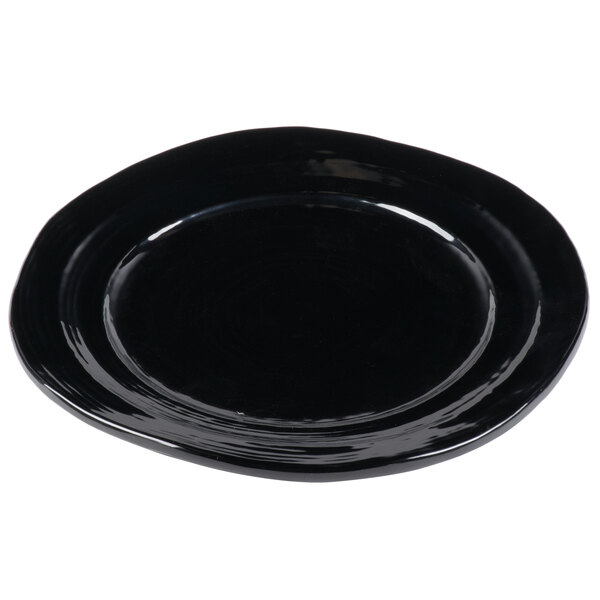 A close-up of a black Elite Global Solutions Della Terra melamine plate with a rim.