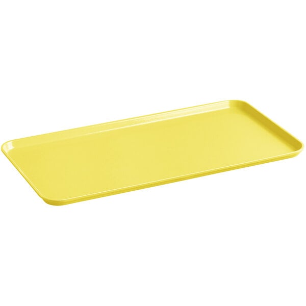 A yellow rectangular Cambro market tray.