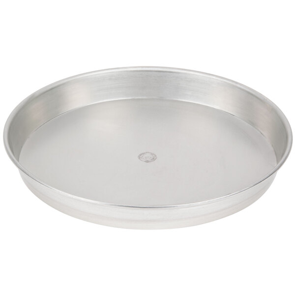 An American Metalcraft silver tin-plated steel deep dish pizza pan.