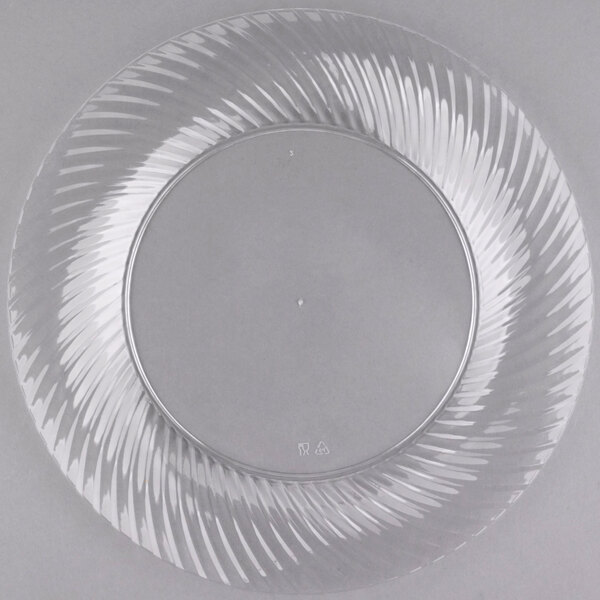 clear plastic plates