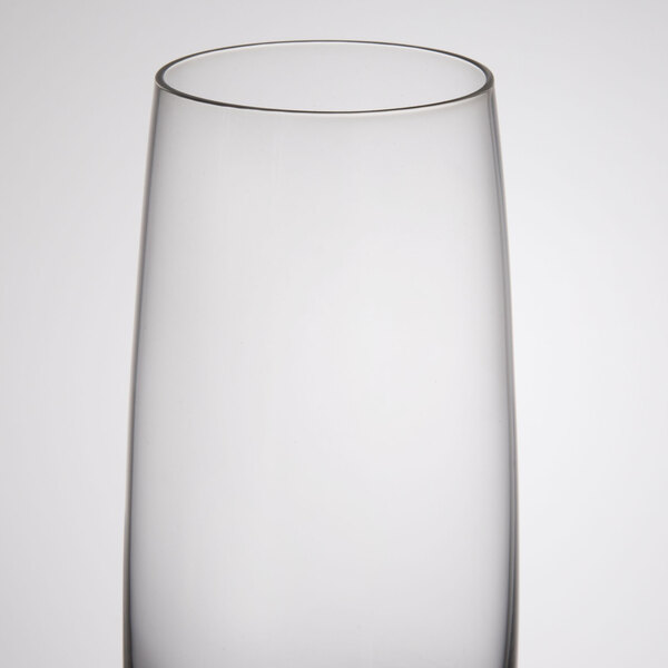 A close up of a clear Spiegelau Vino Grande Collins glass.