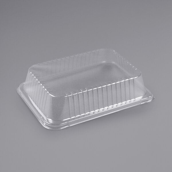 A clear plastic container with a clear lid on it.