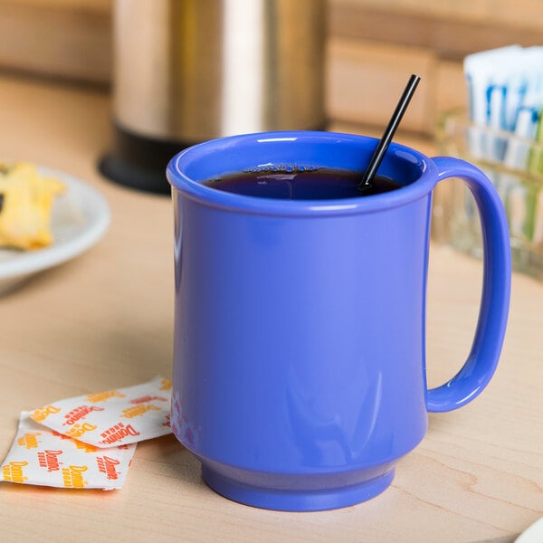 A peacock blue GET Tritan mug with a black straw in it.