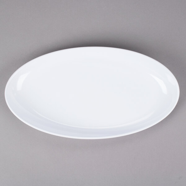 A white oval GET Osslo melamine platter.