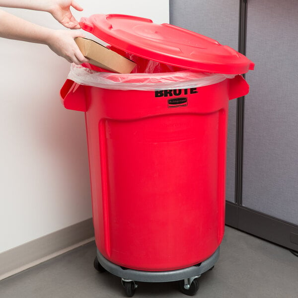 Rubbermaid Brute RCP2632RED 32 gallon red