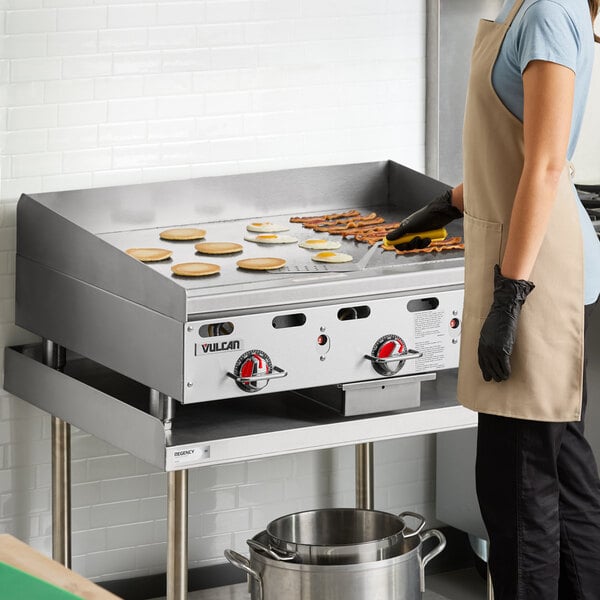 Vulcan MSA36-101 36" Countertop Natural Gas Griddle with Snap Action Thermostatic Controls - 81,000 BTU