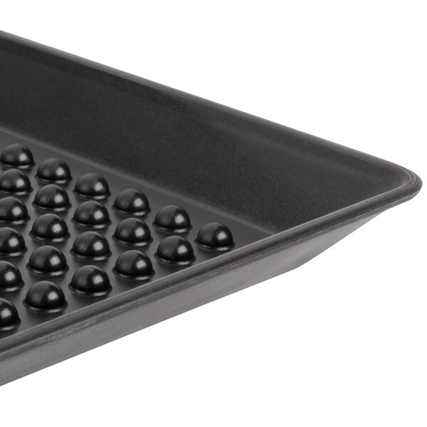 A black polypropylene pizza tray with black dots.