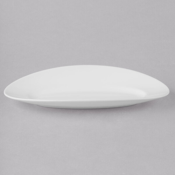 A white oval plate.