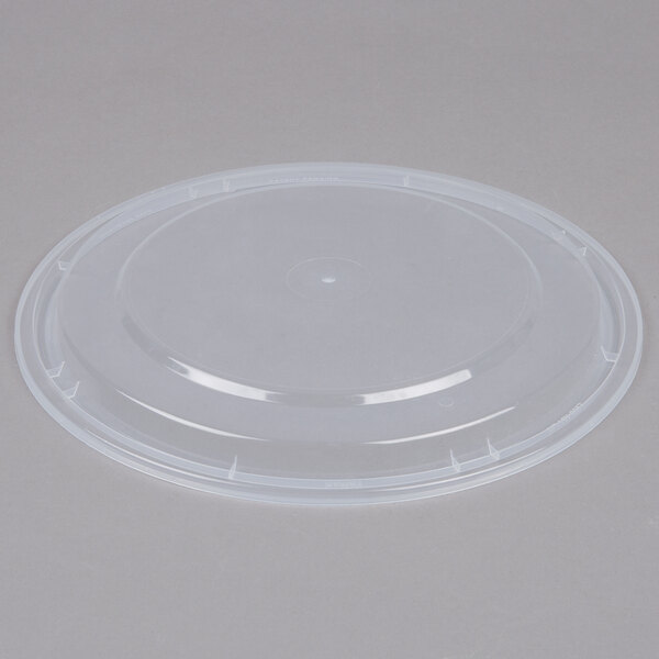 A clear plastic lid on a white 48 oz. round plastic container.
