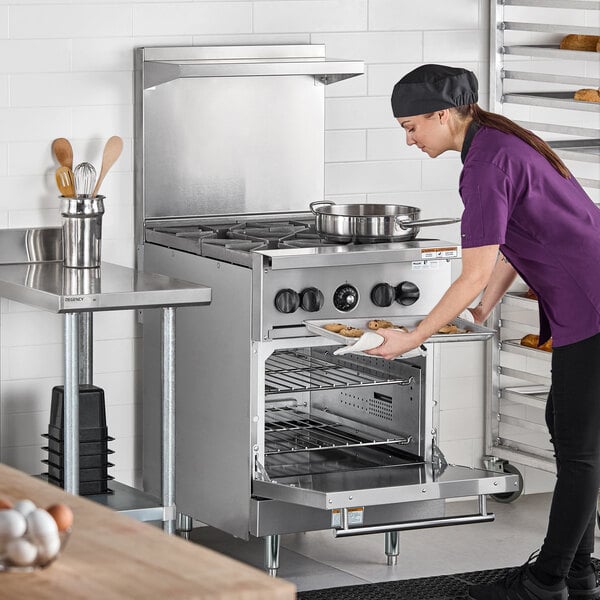 Vulcan 24S-4BN Endurance Natural Gas 4 Burner 24" Range with Standard Oven Base - 143,000 BTU