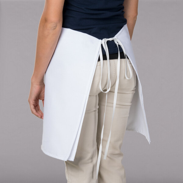 A person wearing a white Intedge waist apron with a pocket.