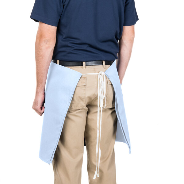 A man wearing a light blue Intedge waist apron.