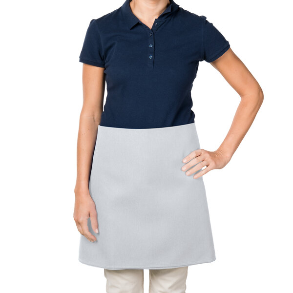 A woman wearing an Intedge gray 4-way waist apron over a blue shirt.