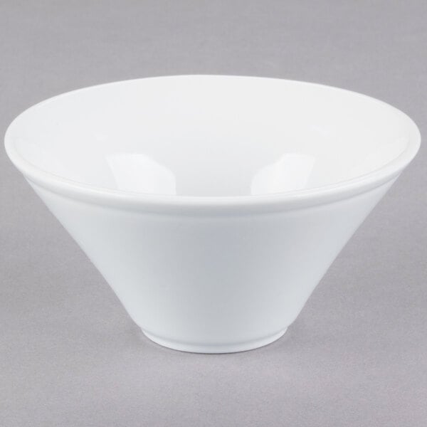A close up of a Libbey Ultra Bright White Porcelain Normandy Bowl with a small rim.
