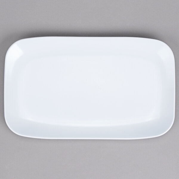 A white rectangular Siciliano platter with a white rim.