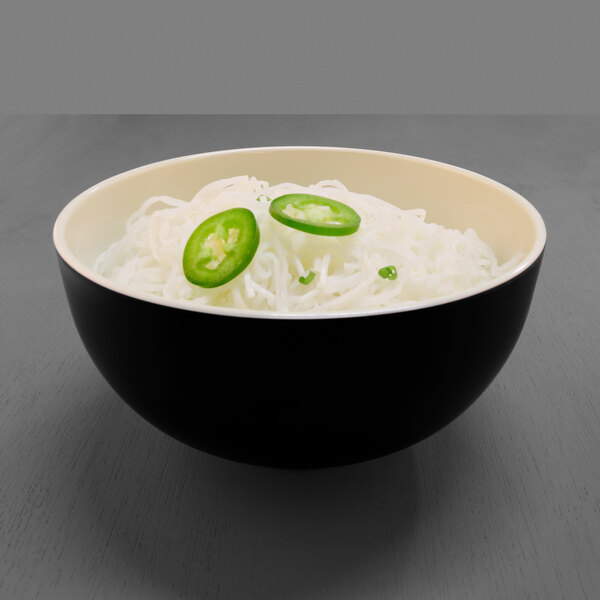 An Elite Global Solutions Karma melamine bowl filled with noodles and jalapeno slices.