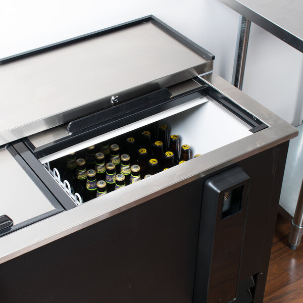 Avantco HBB50HC 50" Black Horizontal Bottle Cooler