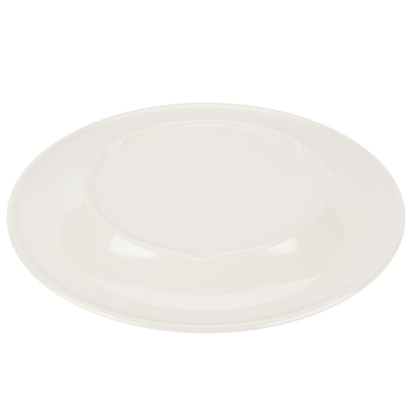 A white Kanello melamine plate with a wide circular rim with a Kanello blue circular edge.