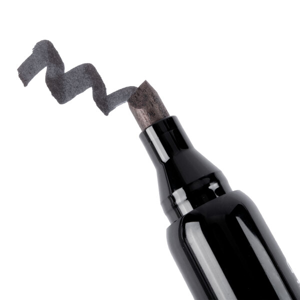 The chisel tip of a black Universal desk style permanent marker.