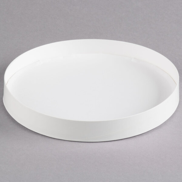 A white round lid with a circular rim.