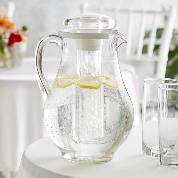 Tablecraft PP321 2 Qt. Clear Plastic Beverage Pitcher with Lid - Win Depot