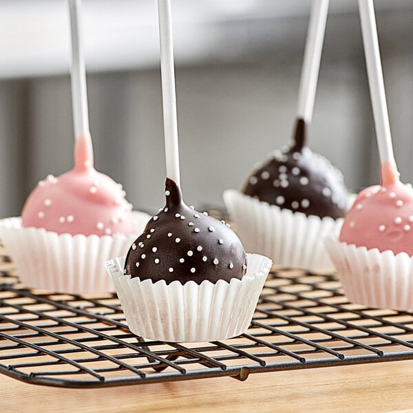 cupcake-liner-sizes-types-explained-webstaurantstore