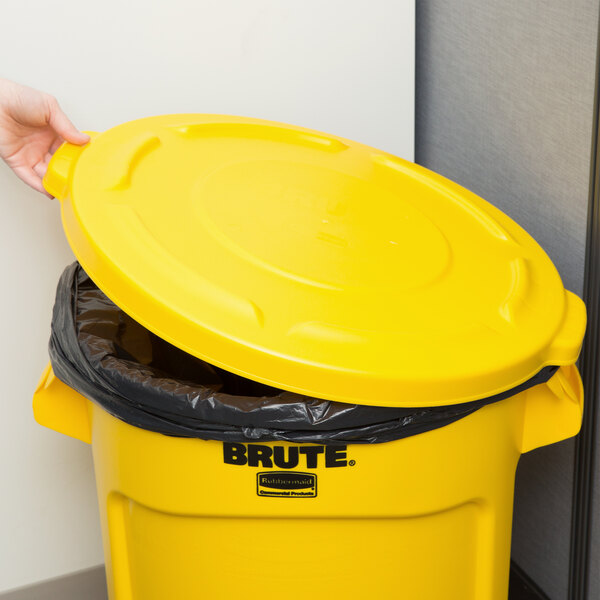Rubbermaid Fg261960yel Brute Yellow 20, Rubbermaid Outdoor Trash Cans With Lid