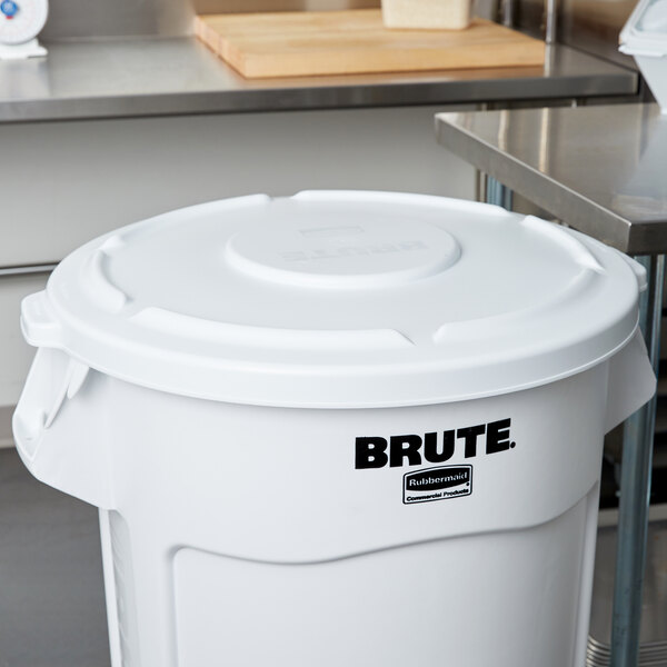 Rubbermaid FG265400WHT BRUTE White 55 Gallon Round Trash Can Lid