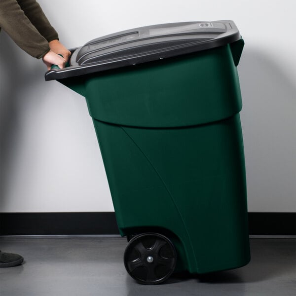 Rubbermaid 1829411 Brute 50 Gallon Green Wheeled Rectangular Trash Can