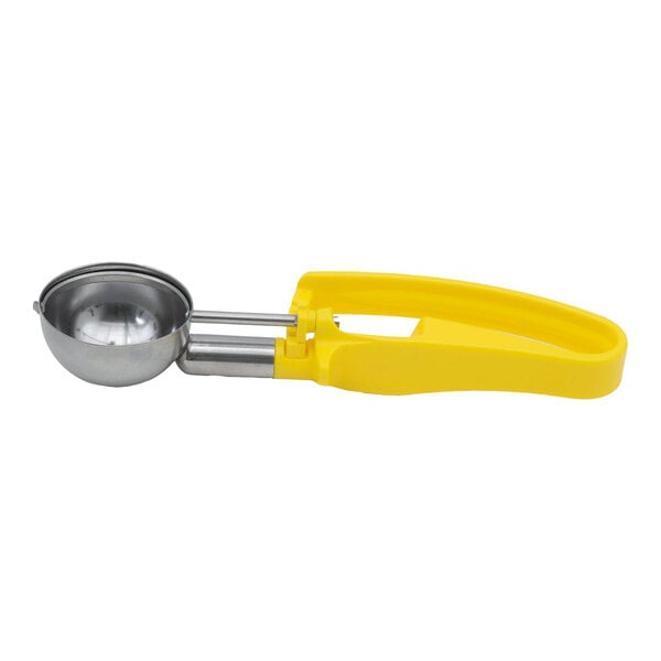 Vollrath 47396 Jacob's Pride® #20 Yellow Squeeze Handle Disher - 1.8 oz.