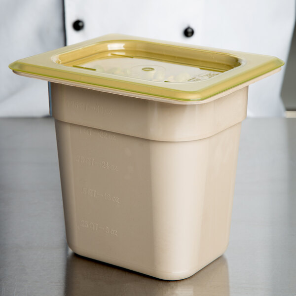 A Cambro 1/8 size amber plastic lid on a food container.