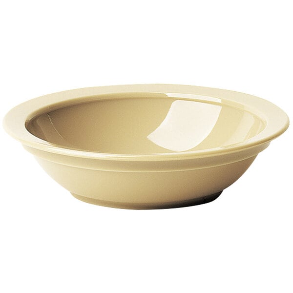 A close-up of a beige Cambro polycarbonate grapefruit bowl.