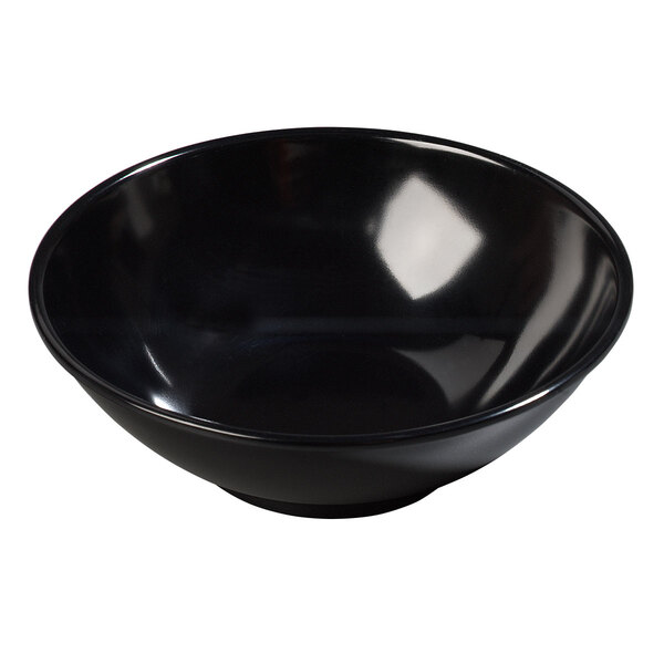 A black Carlisle melamine salad bowl.