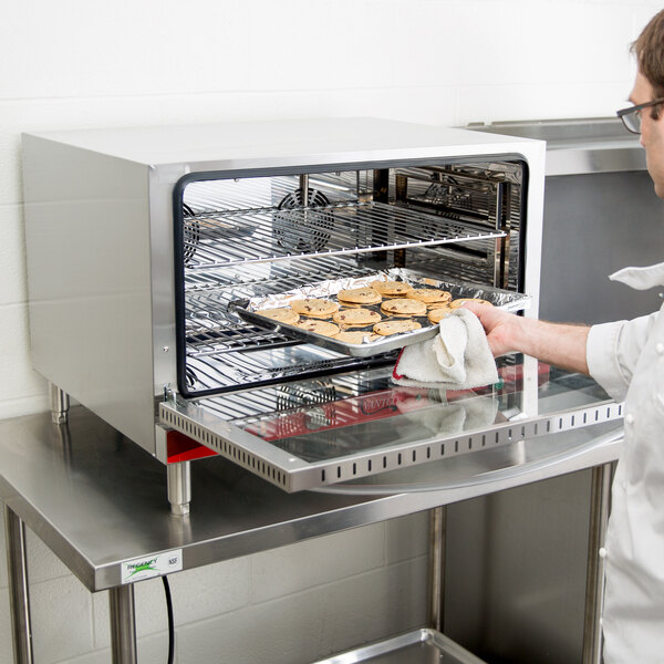 Avantco CO46 Full Size Countertop Convection Oven with Steam Injection, 4.4 Cu. Ft. 208240V