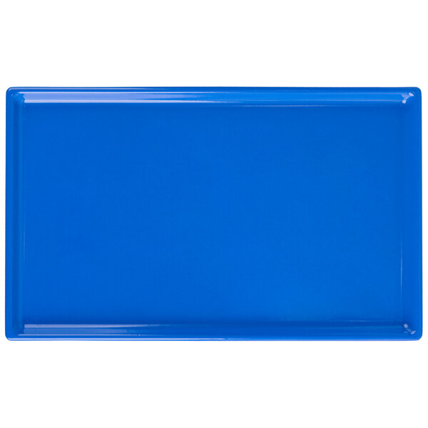 A cobalt blue rectangular cast aluminum cooling platter.