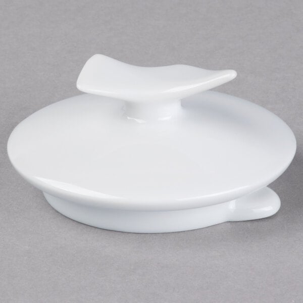A white round lid with a handle.