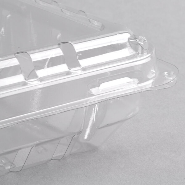 6 oz. Vented Clamshell Produce / Berry Container 600/Case