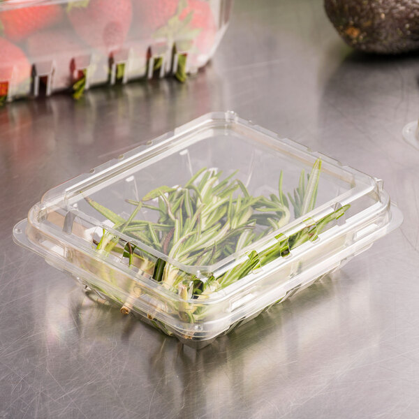 6 oz. Vented Clamshell Produce / Berry Container 600/Case