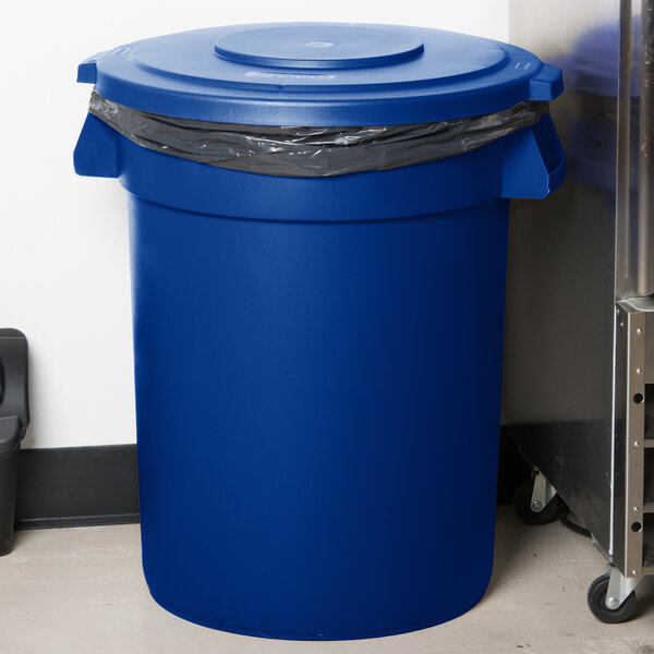 Carlisle 34103214 Bronco 32 Gallon Blue Round Trash Can