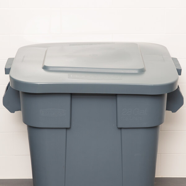 A gray trash can with a lid on top.