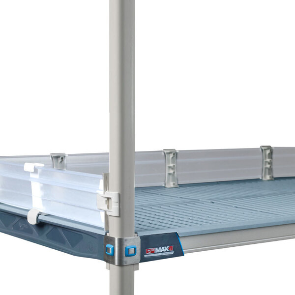 A MetroMax i metal shelf ledge on a Metro shelf.