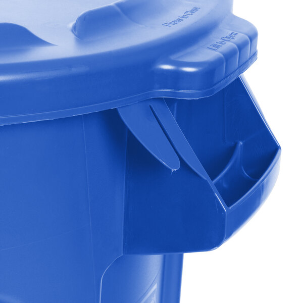 A blue Rubbermaid BRUTE recycling can with a lid.