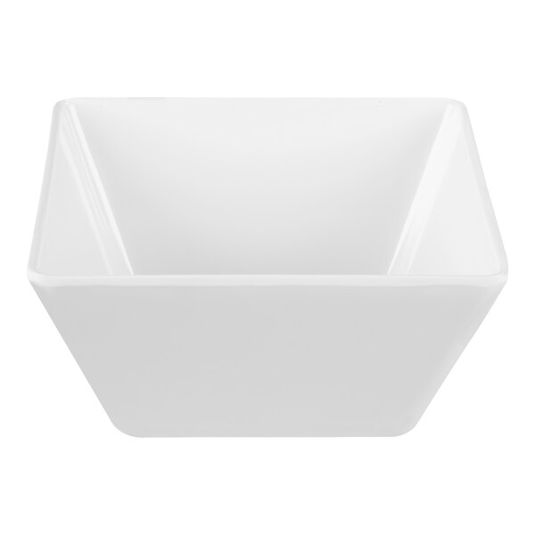 A white medium square melamine bowl with a 1.5 quart capacity.