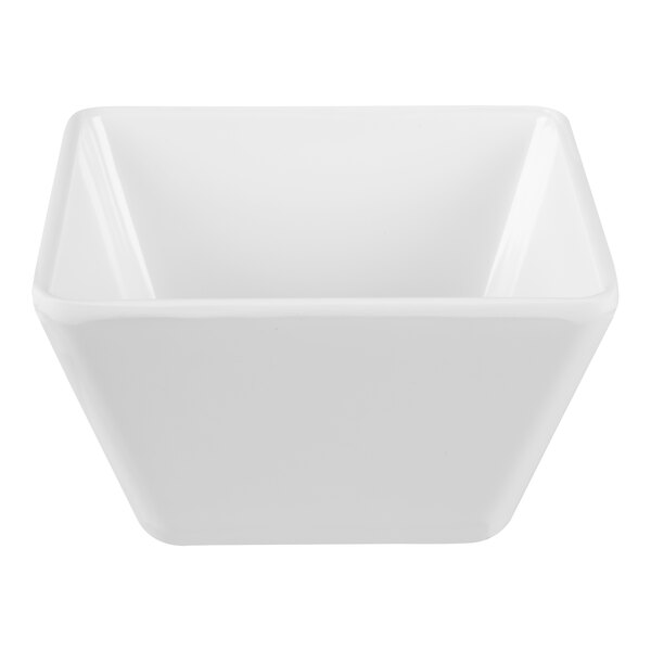 A small white square melamine bowl with a 20 oz. capacity.