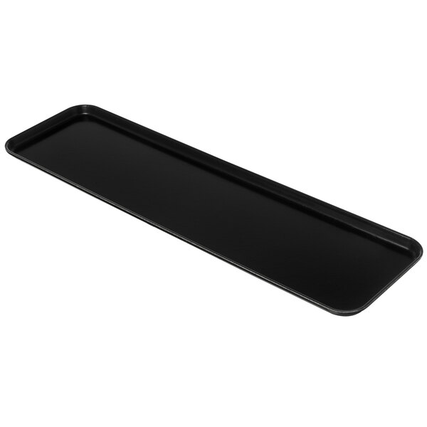 A black rectangular Carlisle fiberglass market tray with handles.