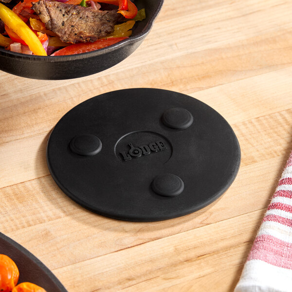 Lodge ASMMT 5 3/4" Round Heat-Resistant Black Magnetic Trivet