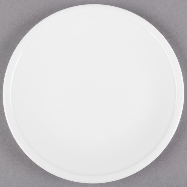 A Libbey Alpine White Porcelain Coupe Plate with a round rim.